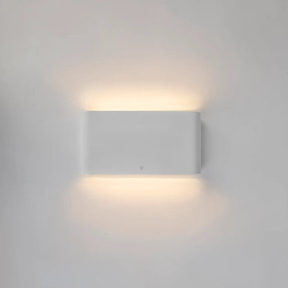 Futuristisk vägglampa i rektangulär form